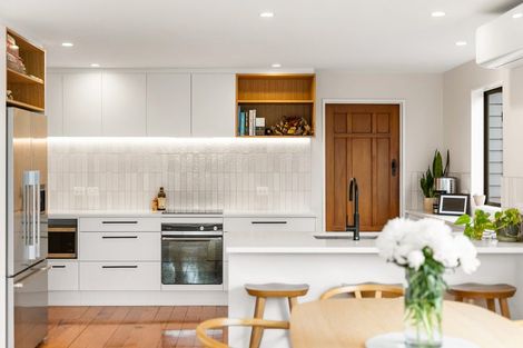 Photo of property in 122 Island Bay Road, Beach Haven, Auckland, 0626