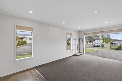 Photo of property in 2 Oakwood Drive, Highlands Park, New Plymouth, 4312