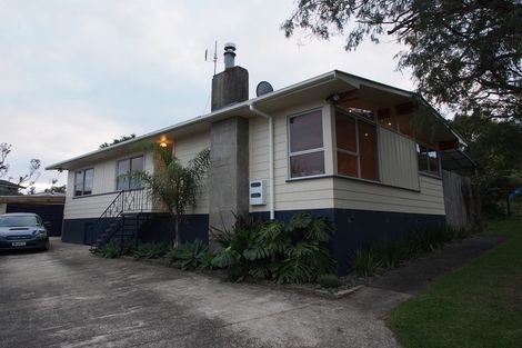 Photo of property in 4 Verena Place, Green Bay, Auckland, 0604