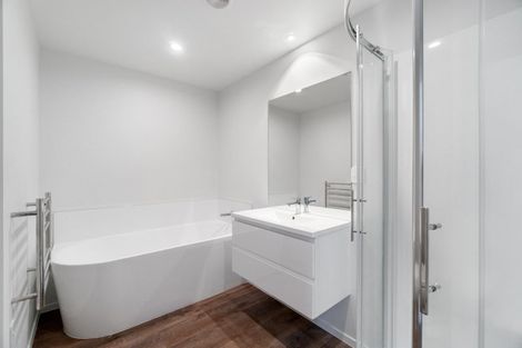 Photo of property in 5 Selkirk Lane, Hamilton Lake, Hamilton, 3204