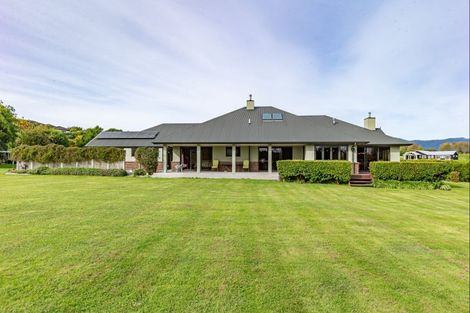 Photo of property in 22 Waipuna Grove, Levin, 5571