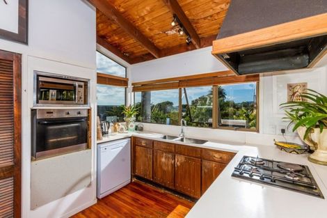 Photo of property in 18 Tiri Road, Milford, Auckland, 0620