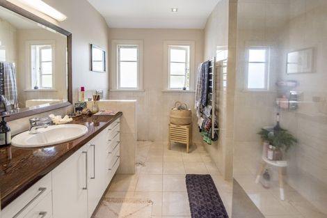 Photo of property in 89 Stanley Point Road, Stanley Point, Auckland, 0624