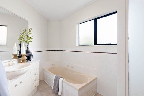 Photo of property in 8 Maurice Borich Place, Henderson, Auckland, 0610