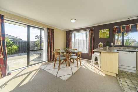 Photo of property in 4 Boston Parade, Kelvin Grove, Palmerston North, 4414