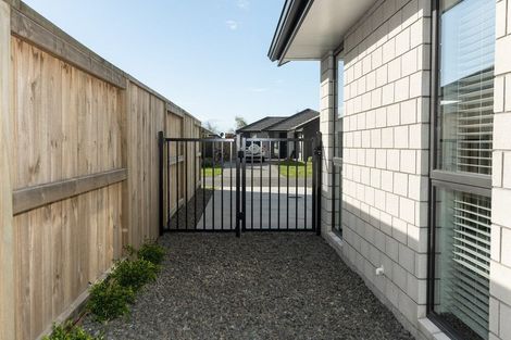 Photo of property in 17 Furlong Road, Papamoa, 3118
