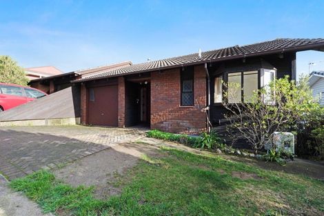 Photo of property in 16a Parklands Drive, Karori, Wellington, 6012