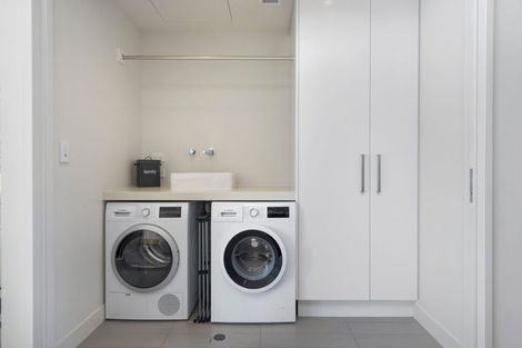 Photo of property in Clyde Quay Wharf, 2c/7 Clyde Quay Wharf, Te Aro, Wellington, 6011