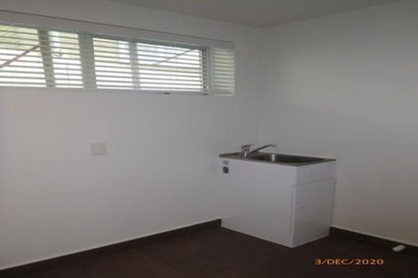 Photo of property in 1/25 Brunton Place, Glenfield, Auckland, 0629