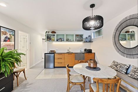 Photo of property in Weekeston Apartments, 2 Nobs Line, Strandon, New Plymouth, 4312