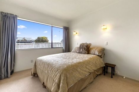 Photo of property in 2/963 Beach Road, Torbay, Auckland, 0630