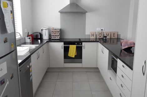 Photo of property in 2 Akeake Lane, Manurewa, Auckland, 2102