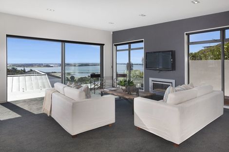 Photo of property in 8 Saint Remy Lane, Redcliffs, Christchurch, 8081