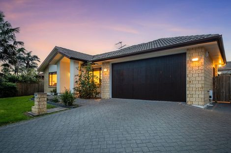 Photo of property in 11 Walter Haddrell Crescent, Flat Bush, Auckland, 2016