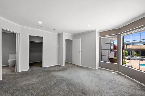 Photo of property in 11 Shelter Grove, Frankleigh Park, New Plymouth, 4310