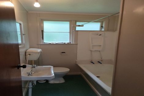 Photo of property in 82-88 Strand Crescent, Naenae, Lower Hutt, 5011