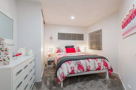 Photo of property in 36 Rhinevale Close, Henderson, Auckland, 0612