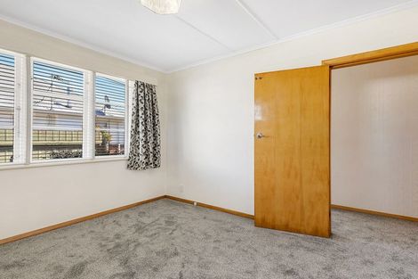 Photo of property in 5 Courtenay Road, Heretaunga, Upper Hutt, 5018