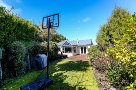 Photo of property in 7 Sequoia Grove, Merrilands, New Plymouth, 4312