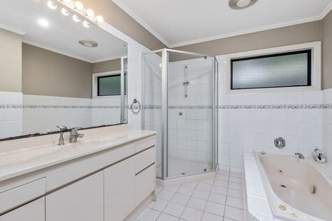 Photo of property in 28 Penguin Drive, Murrays Bay, Auckland, 0630