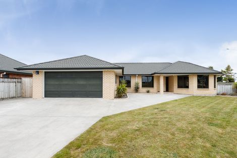 Photo of property in 2 Fernlea Avenue, Kelvin Grove, Palmerston North, 4414
