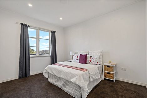 Photo of property in 76 Queenstown Road, Onehunga, Auckland, 1061