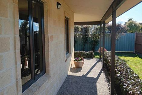 Photo of property in 24 Delta Mews Place, Clive, 4102