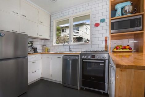 Photo of property in 5 Sunrise Boulevard, Tawa, Wellington, 5028