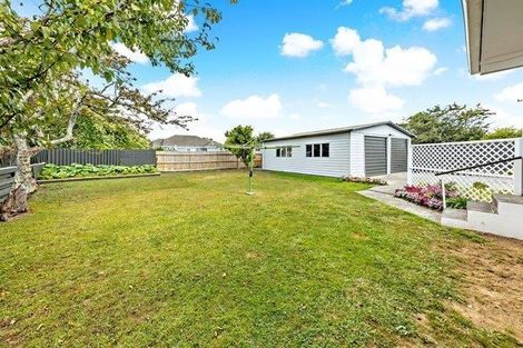 Photo of property in 15 Salas Place, Papakura, 2110