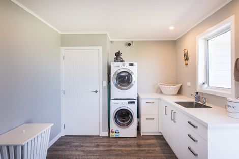 Photo of property in 467 Lees Road, Feilding, 4775