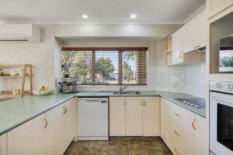 Photo of property in 16 Sandhurst Drive, Papamoa Beach, Papamoa, 3118