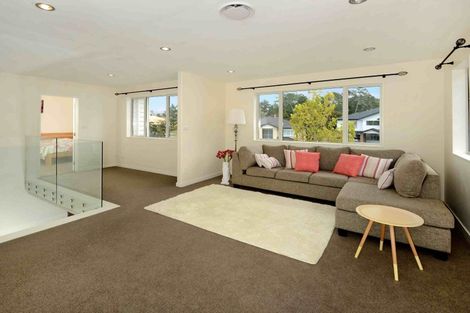 Photo of property in 39 Harrowglen Drive, Northcross, Auckland, 0632