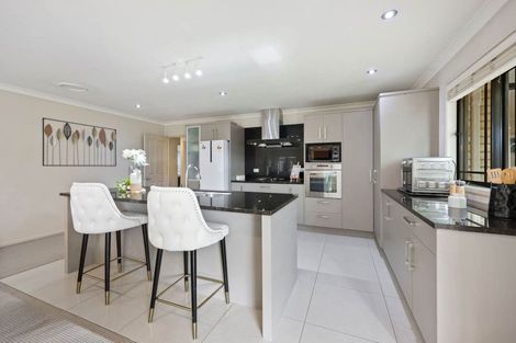 Photo of property in 16 Erceg Way, Rosehill, Papakura, 2113