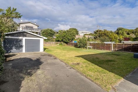 Photo of property in 10 Ngaio Street, Otaki Beach, Otaki, 5512