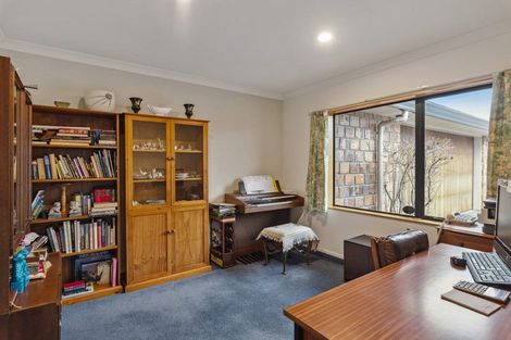 Photo of property in 11 Aburoc Place, Paraparaumu Beach, Paraparaumu, 5032