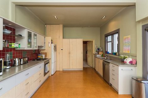 Photo of property in 17 Saint Andrews Square, Strowan, Christchurch, 8052