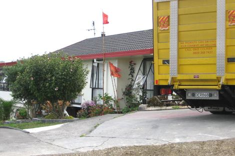 Photo of property in 80 Totaravale Drive, Totara Vale, Auckland, 0629