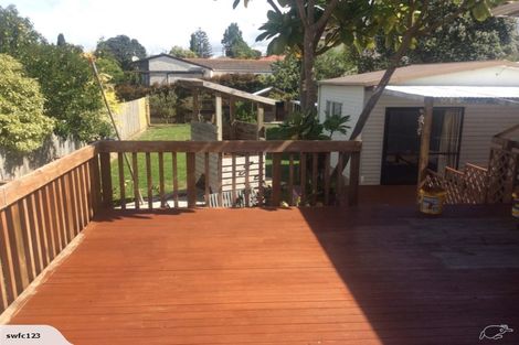 Photo of property in 5 Cron Avenue, Te Atatu South, Auckland, 0610