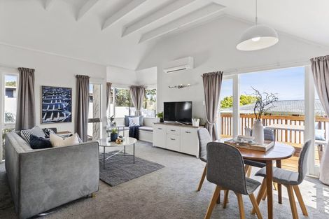 Photo of property in 2/120a Birkdale Road, Birkdale, Auckland, 0626