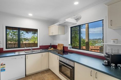 Photo of property in 2/62 Target Road, Totara Vale, Auckland, 0629