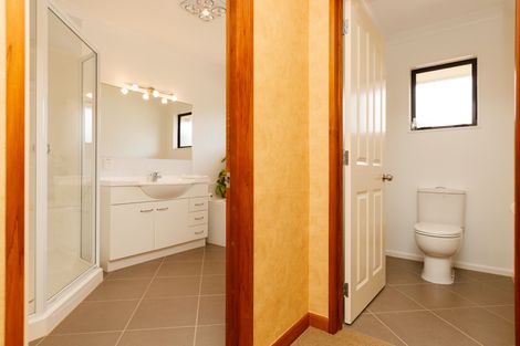 Photo of property in 2 Fernlea Avenue, Kelvin Grove, Palmerston North, 4414