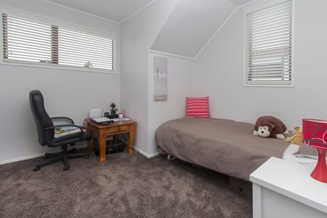 Photo of property in 1/16 Cornelian Crescent, Half Moon Bay, Auckland, 2012