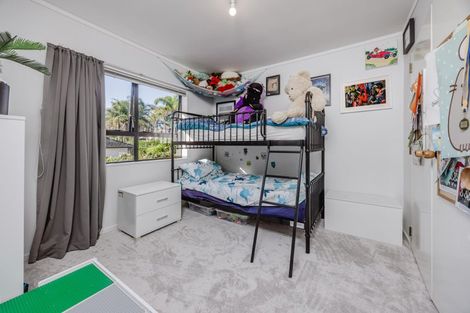 Photo of property in 2/8 Lochend Place, Highland Park, Auckland, 2010