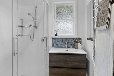 Photo of property in 390 Mangorei Road, Merrilands, New Plymouth, 4312