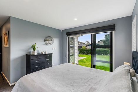 Photo of property in 11 Sauterne Road, Kumeu, 0810