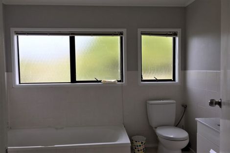 Photo of property in 43 Deverell Place, Northcross, Auckland, 0632