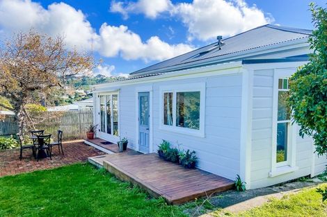 Photo of property in 33 Harland Street, Brooklyn, Wellington, 6021