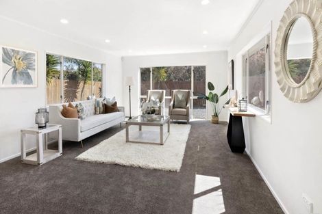 Photo of property in 1 Faldo Drive, Golflands, Auckland, 2013