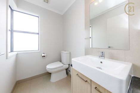 Photo of property in 18 Hirimate Place, Flat Bush, Auckland, 2019