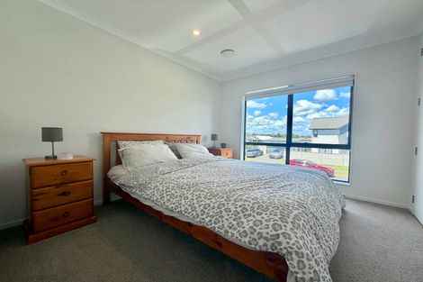 Photo of property in 43 Pepene Avenue, Takanini, 2112